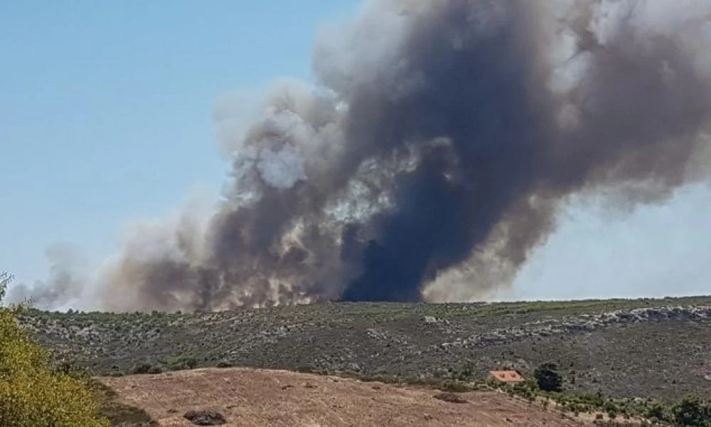 Φωτιά στην Κερατέα: Σε εξέλιξη μεγάλο μέτωπο - Εκκενώνεται το Μαρκάτι